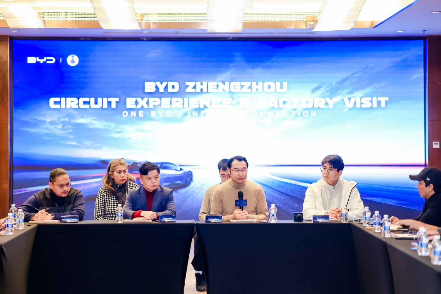mobil hybrid, phev, denza b5, dual mode, Dual Mode Memberi Banyak Keuntungan, BYD Akan Bawa Denza B5 ke Indonesia
