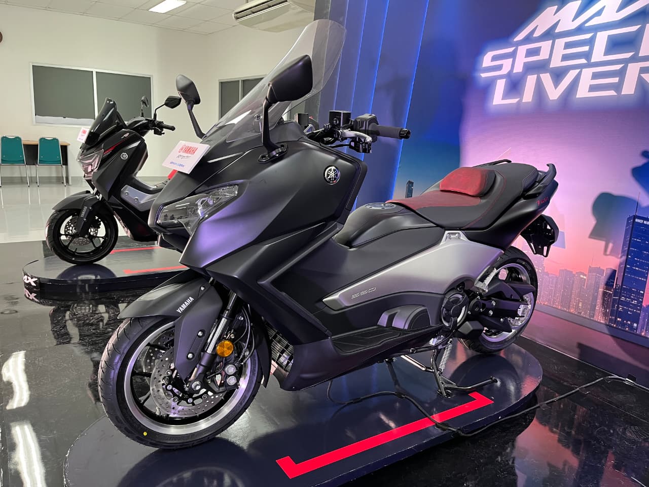 yamaha indonesia, yamaha tmax, maxi yamaha, tmax, Yamaha TMAX  Tech Max, Yamaha Jualan Moge Lagi, Diawali TMAX 2026, Harga Setara Innova Zenix Hybrid