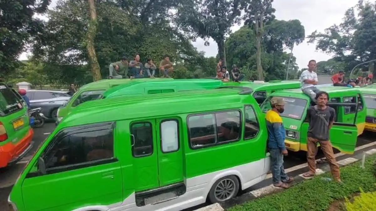 bogor, angkot bogor, pemkot bogor, razia angkot, angkot tua bogor, Demo Angkot Sepuh di Bogor Ada Hasilnya, Sopir Tarik Napas Lega Karena Ini