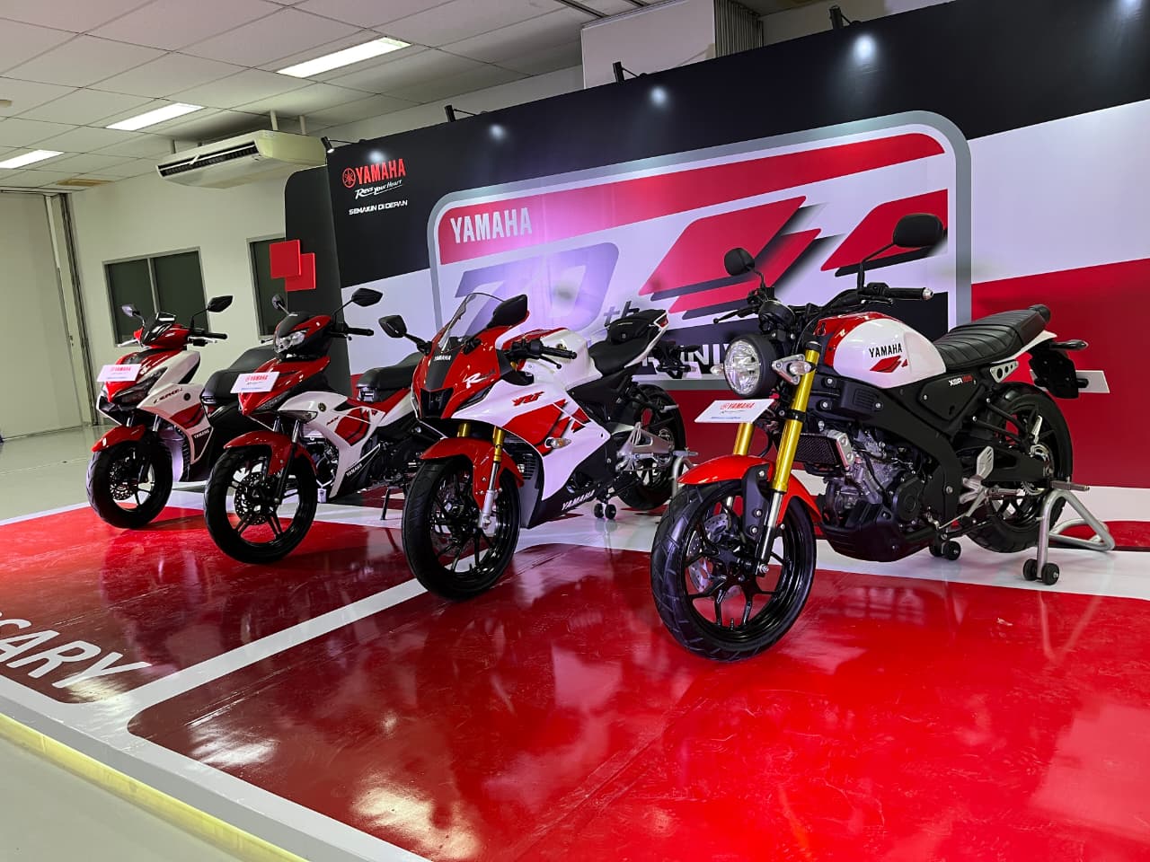 mx-king 150, XSR155, R15M, Aerox turbo, Yamaha’s 70th Anniversary, Keren! Yamaha Resmi Luncurkan Aerox, MX-King, R15M dan XSR Livery Yamaha’s 70th Anniversary
