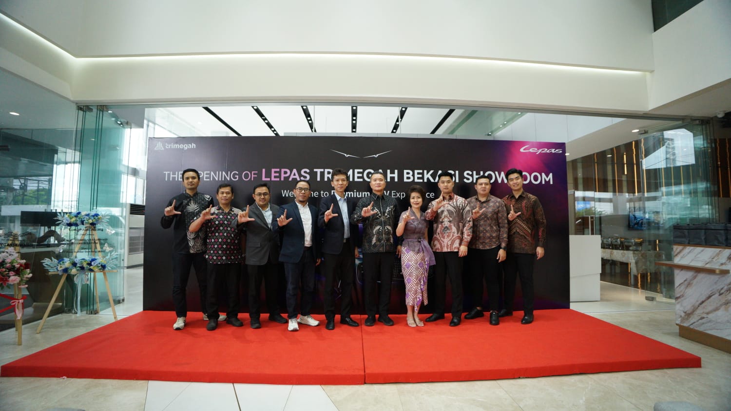 lepas, dealer, showroom, Lepas Trimegah Bekasi, Lepas Tambah Showroom di Bekasi, Perkuat Layanan Kendaraan Listrik