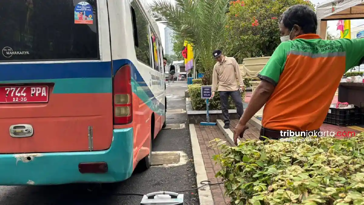 mobil diesel, uji emisi, Uji emisi jakarta, uji emisi kendaraan, Uji emisi diesel, Ngebul Parah, 55 Unit Mobil dan Motor di Kantor Walkot Jakpus Tidak Lulus Uji Emisi