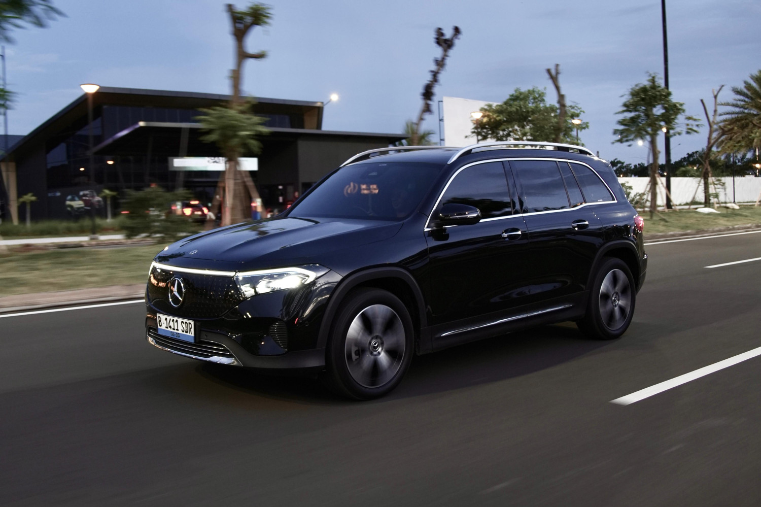 mobil listrik, mercedes-benz, Mercedes-Benz EQB 250+, Gendong Baterai Besar, Sejauh Ini Jarak Tempuh Mercedes-Benz EQB 250+
