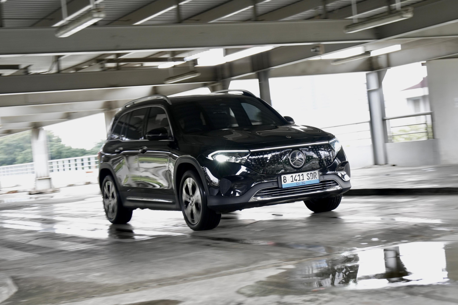 baterai, charging, mercedes-benz, Mercedes-Benz EQB 250+, Punya Soket CCS2, Secepat Apa Ngecas Baterai Mercedes-Benz EQB 250+?