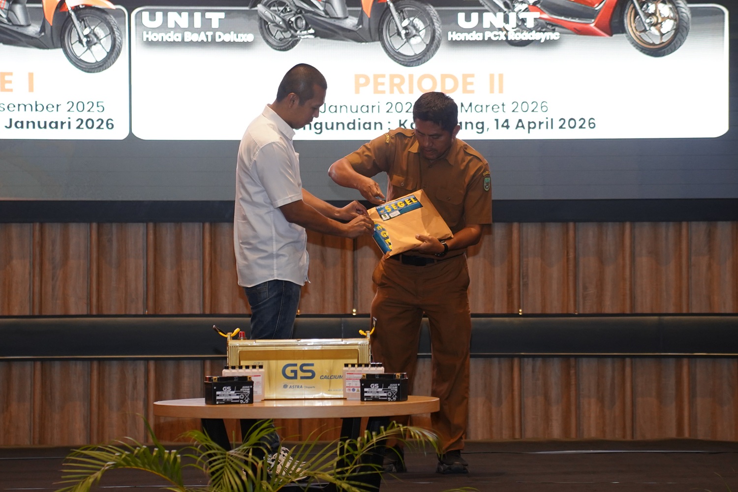 astra, gs astra, aki motor, astra otoparts, Aki GS, Gebyar Semarak 51 Tahun GS Astra, Puluhan Honda BeAT Dibagikan ke Bengkel dan Konsumen