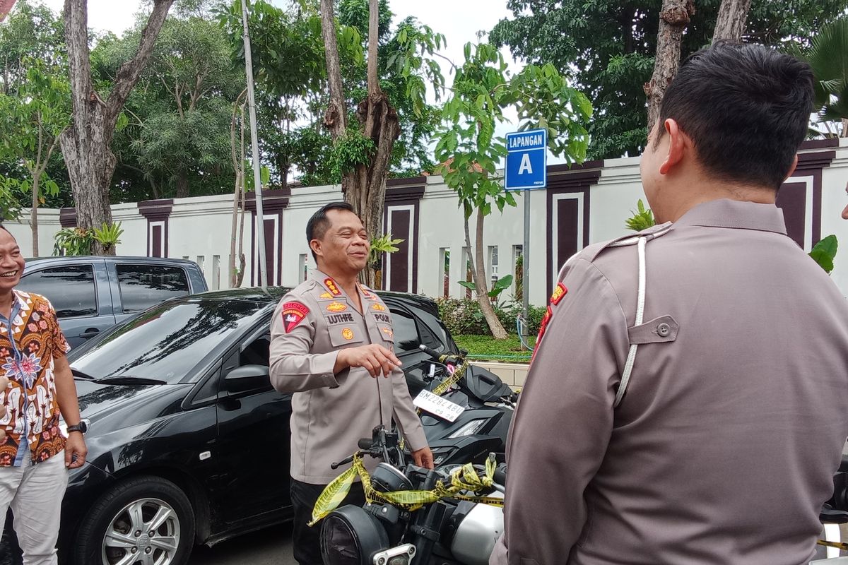 Polrestabes Surabaya, Bazar Pengembalian Barang Bukti, Motor Sitaan Dihibahkan, Hibah Motor Sitaan Polisi, Bazar Motor Malingan, Pemilik Misterius, Motor-motor Sitaan Polrestabes Surabaya Bakal Jadi Hak Milik Siswa SMK
