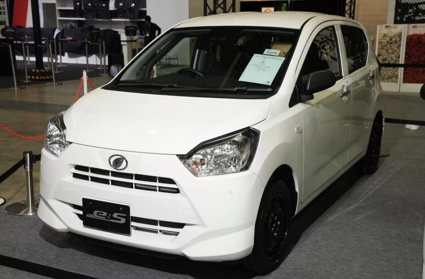 daihatsu ayla, kei car, tokyo auto salon, daihatsu mira e:s, Tampil Sleeper, Ternyata Adik Daihatsu Ayla Ini Sudah Siap Dipakai Balap