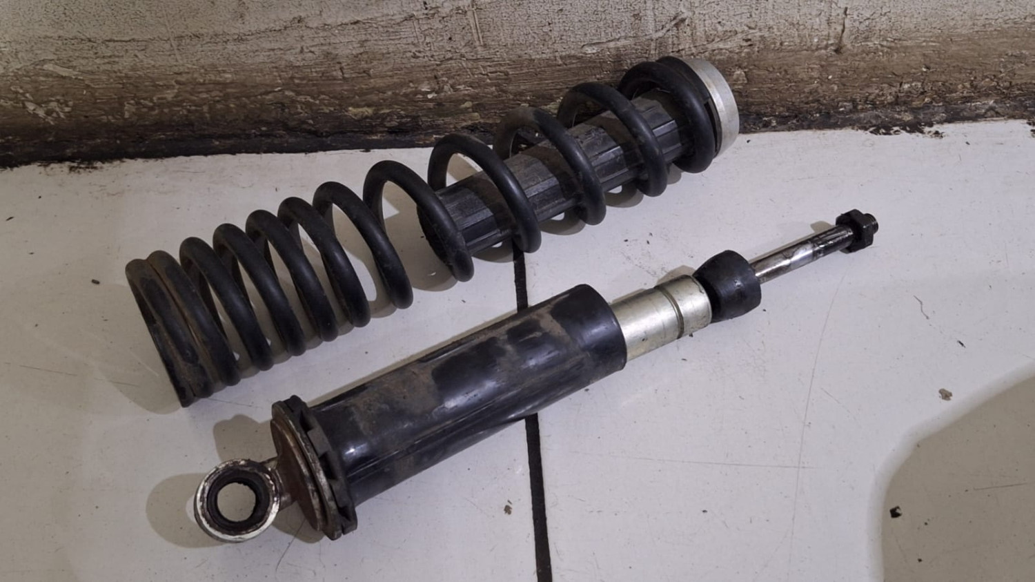 sokbreker, sokbreker motor, servis sokbreker, Berkah Fajar Motor, Ramah di Kantong, Segini Biaya Servis Sokbreker Belakang Bawaan Motor