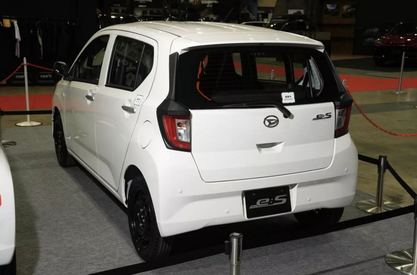 daihatsu ayla, kei car, tokyo auto salon, daihatsu mira e:s, Tampil Sleeper, Ternyata Adik Daihatsu Ayla Ini Sudah Siap Dipakai Balap