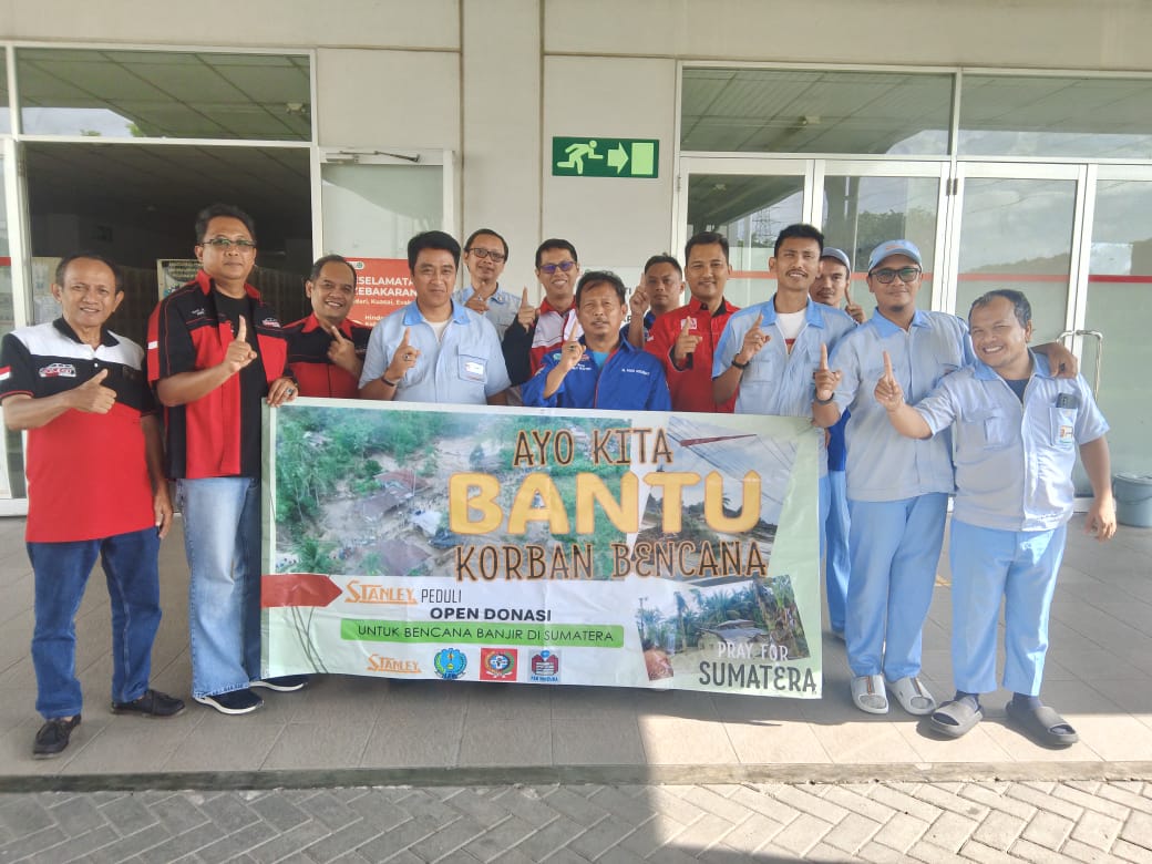 daihatsu xenia, toyota avanza, komunitas mobil, Avanza Xenia Club Indonesia (AXCI), Komunitas Avanza Xenia, banjir aceh, Medan Berat Tak Jadi Halangan, AXCI Salurkan Bantuan ke Korban Banjir Aceh