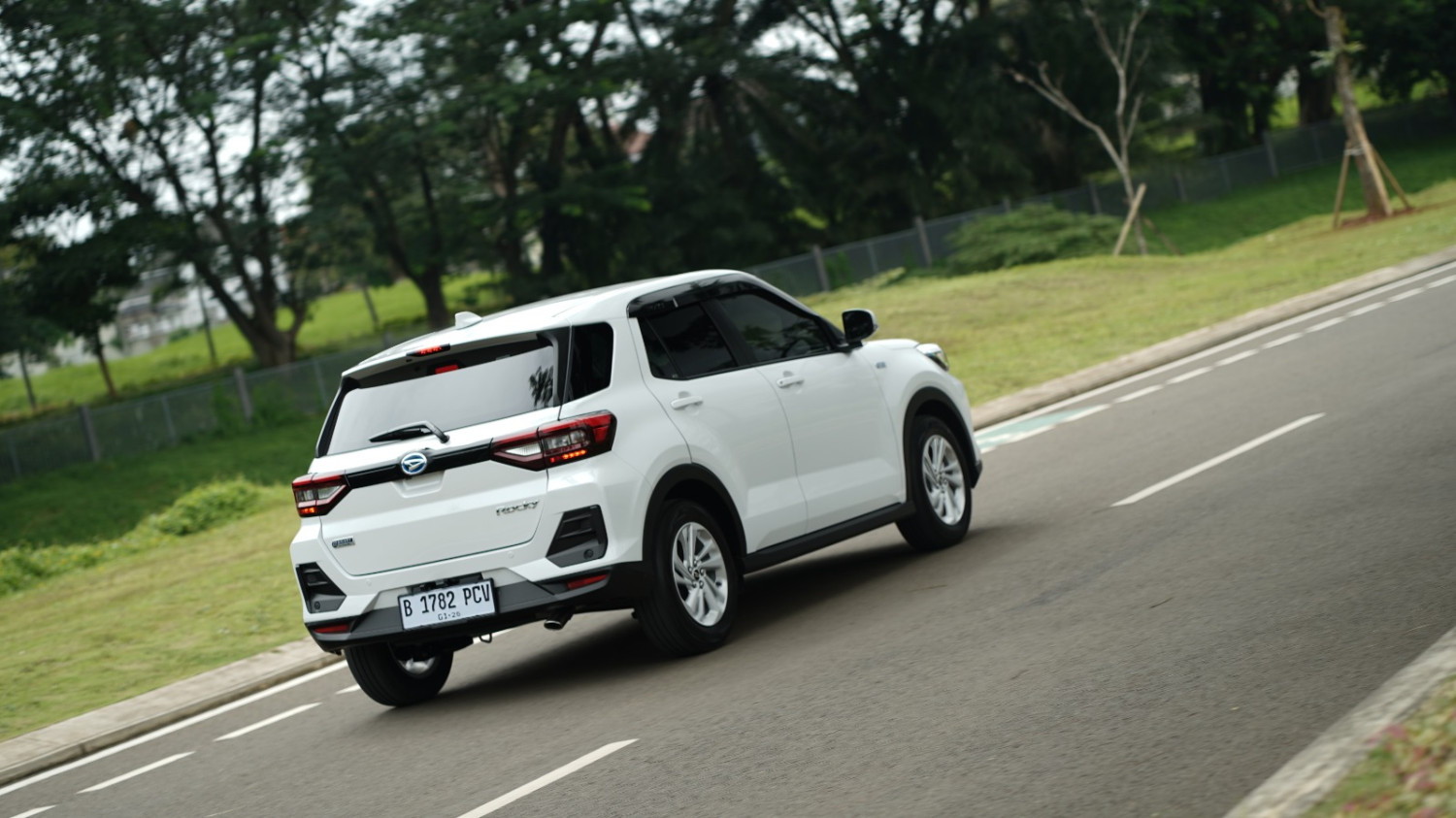 Indonesia, konsumsi bbm, akselerasi, Daihatsu Rocky e-Smart Hybrid, serial hybrid, barisan sang penguasa, Daihatsu e-Smart Hybrid, Mobil JDM Termurah di Indonesia yang Irit BBM