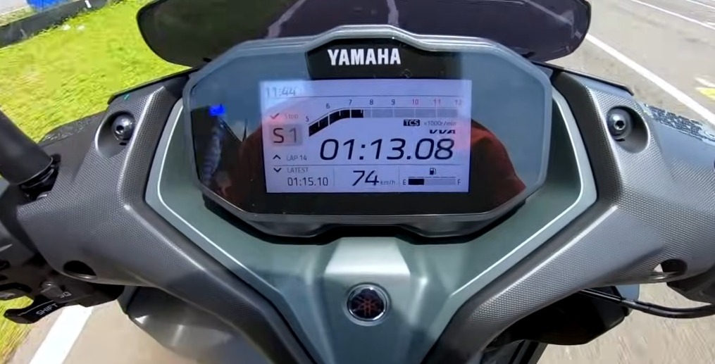 baterai, yuasa, aki soak, Panaskan Mesin Motor Tidak Efektif Untuk Charge Aki, Lakukan Ini