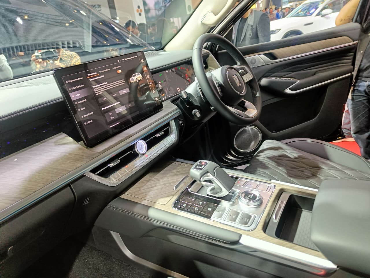 toyota fortuner, GWM Tank 500 Diesel, Spesifikasi GWM Tank 500 Diesel, Harga GWM Tank 500 Diesel, Fitur GWM Tank 500 Diesel, GWM Luncurkan Pesaing Ketat Fortuner dan Pajero Sport, Mesin Diesel Turbo 2.400 Cc AT 9 Percepatan
