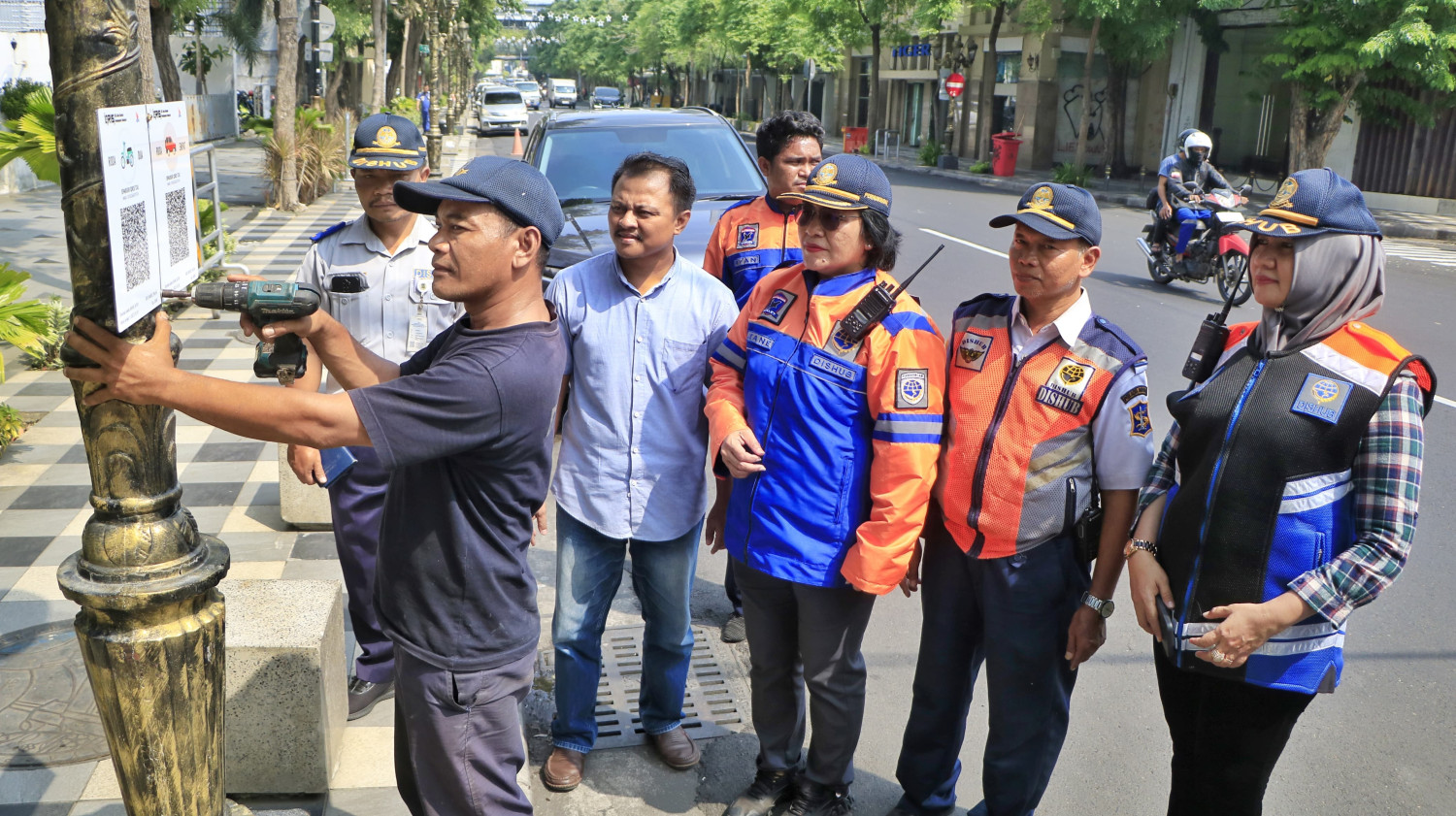 Parkir Nontunai, Parkir Digital Surabaya, Parkir Non Tunai, Parkir Surabaya, Digitalisasi Parkir Surabaya, Sistem Parkir di Surabaya Berubah, Warga Sampai Paguyuban Komentar Begini