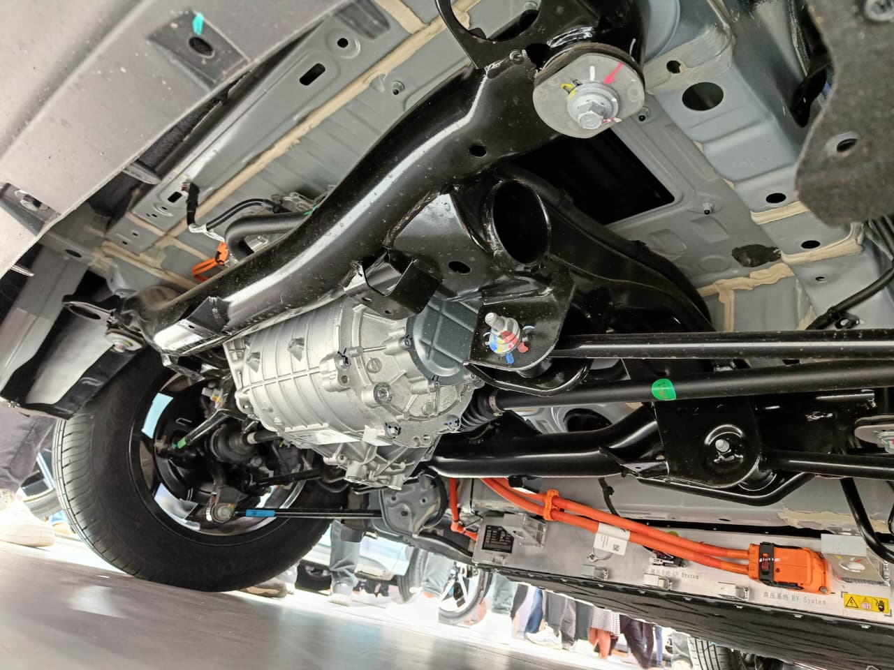 aksesoris, kolong, cover mesin, IIMS 2026, Geely EX2, Lihat Kolong Geely EX2 Kok Enggak Pakai Cover Mesin, Ini Alasannya