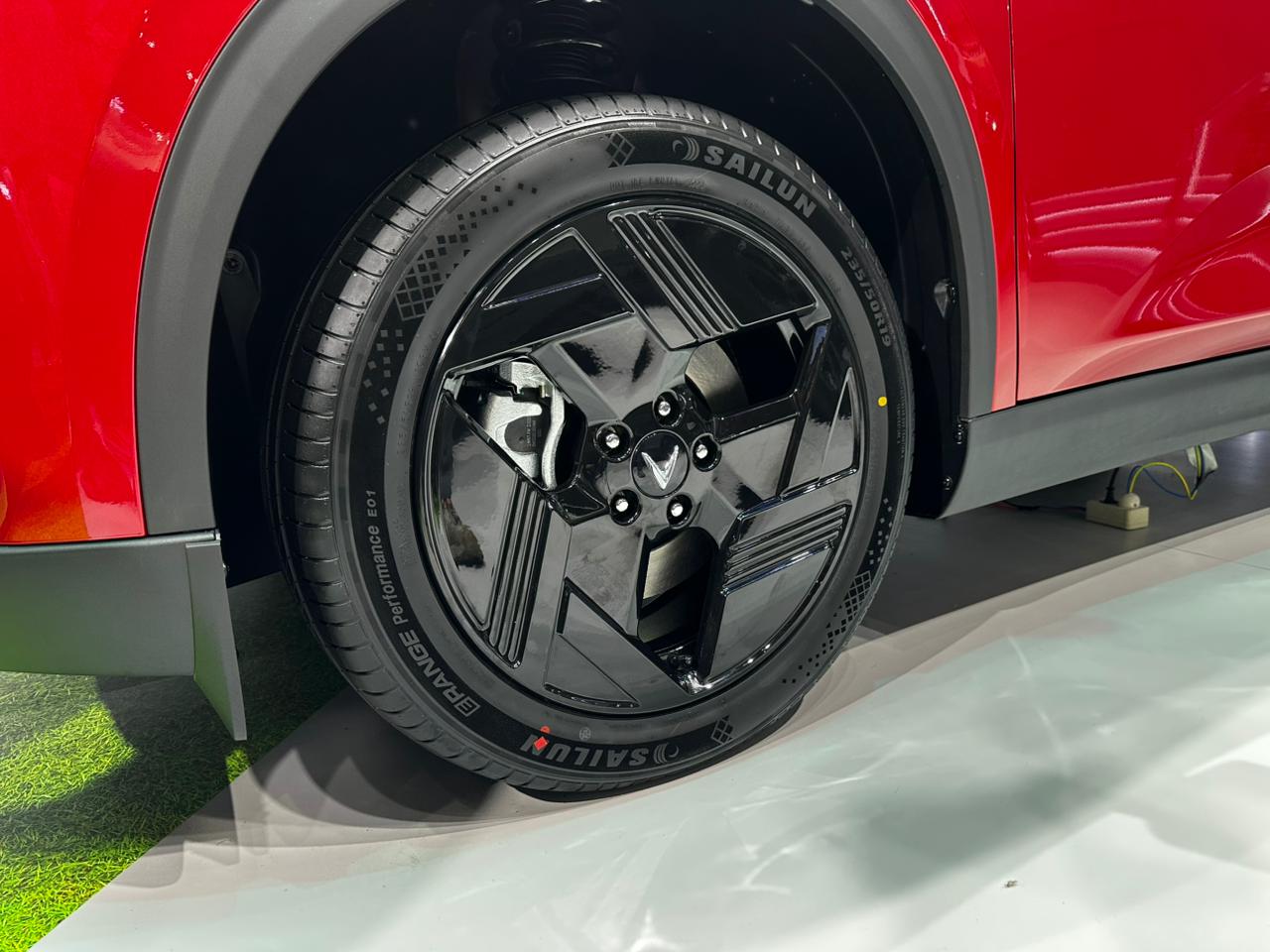 mobil listrik, mobil suv, Mobil Listrik 7-Penumpang, VinFast Indonesia, IIMS 2026, Mobil Listrik 7 Penumpang Harga Rp 300 Jutaan, Vinfast VF MPV 7 Hadir di IIMS 2026