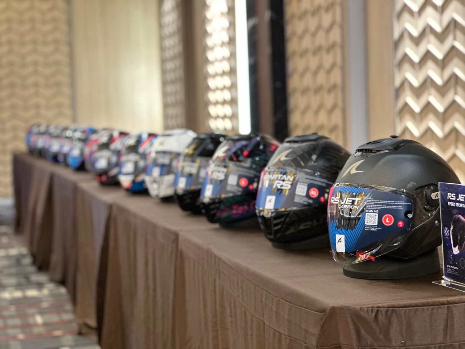 helm motogp, shark helmets jorge lorenzo, PT Win Master Indonesia, Shark Helmets Pamer Teknologi MotoGP, Hingga Kenalkan Visor Berubah Warna Kurang 1 Detik