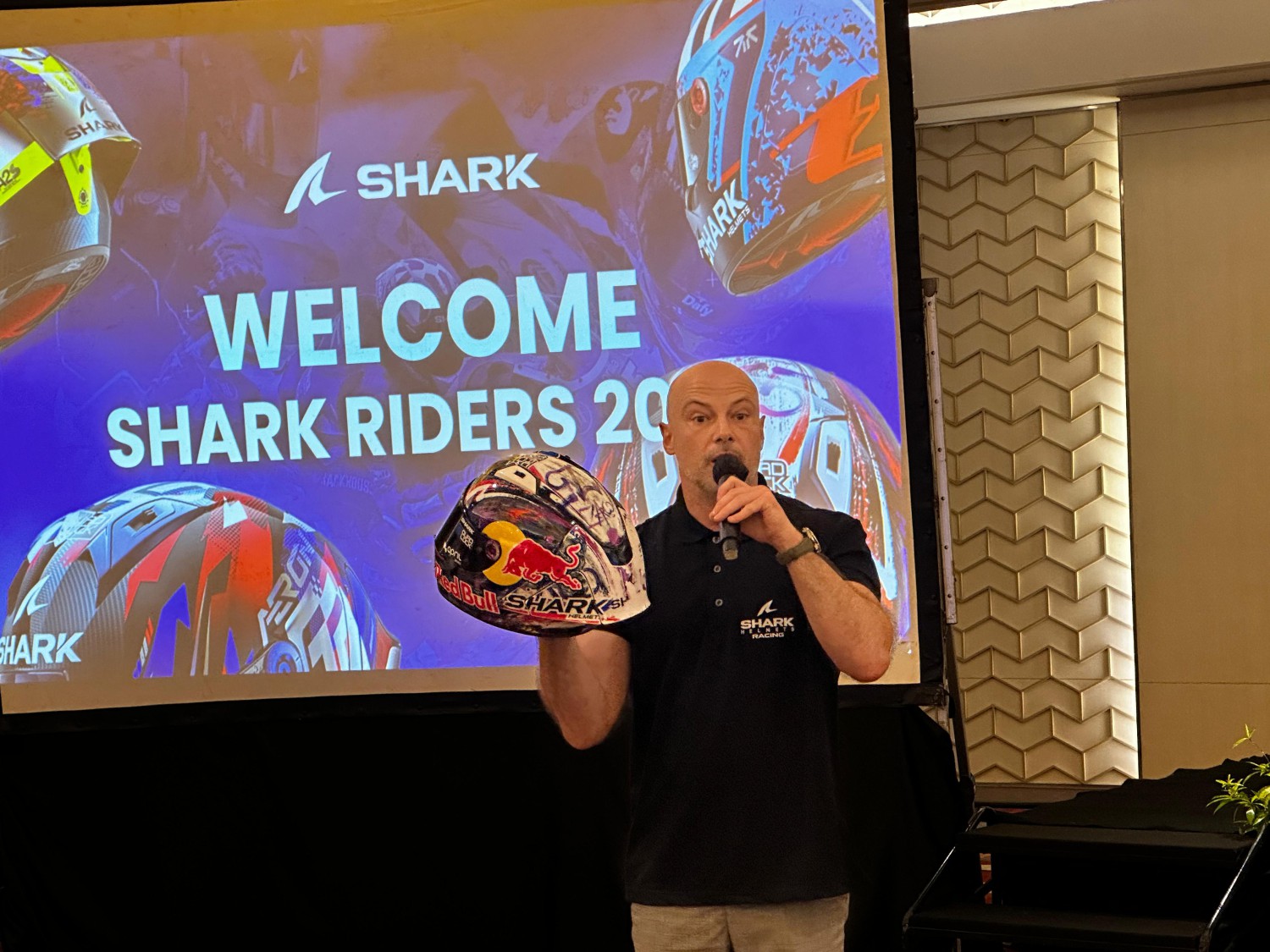 helm motogp, shark helmets jorge lorenzo, PT Win Master Indonesia, Shark Helmets Pamer Teknologi MotoGP, Hingga Kenalkan Visor Berubah Warna Kurang 1 Detik