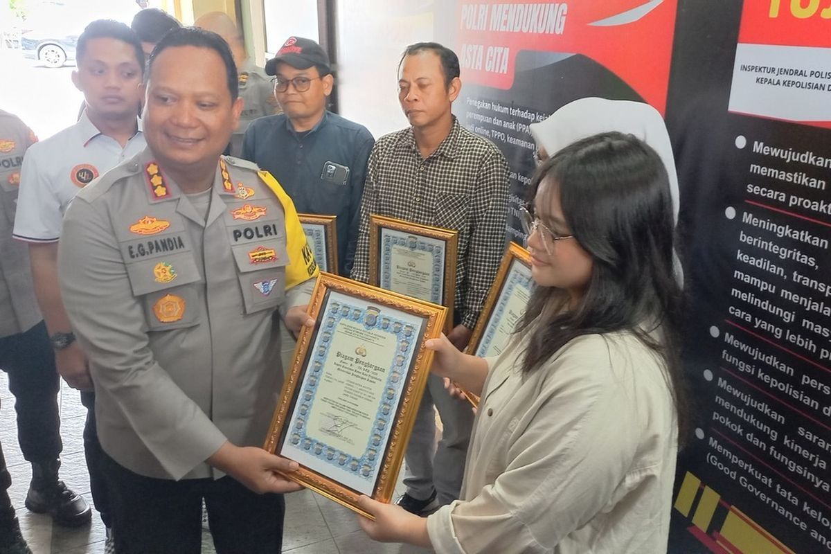 Kejar Jambret Dipidana, Tabrak Jambret Dipidana, Penghargaan Kejar Jambret, Jambret Jogja, Wanita Kejar Jambret, Bukan Dipidana, Wanita Kejar dan Tabrak Jambret di Jogja Dapat Piagam dan Hadiah