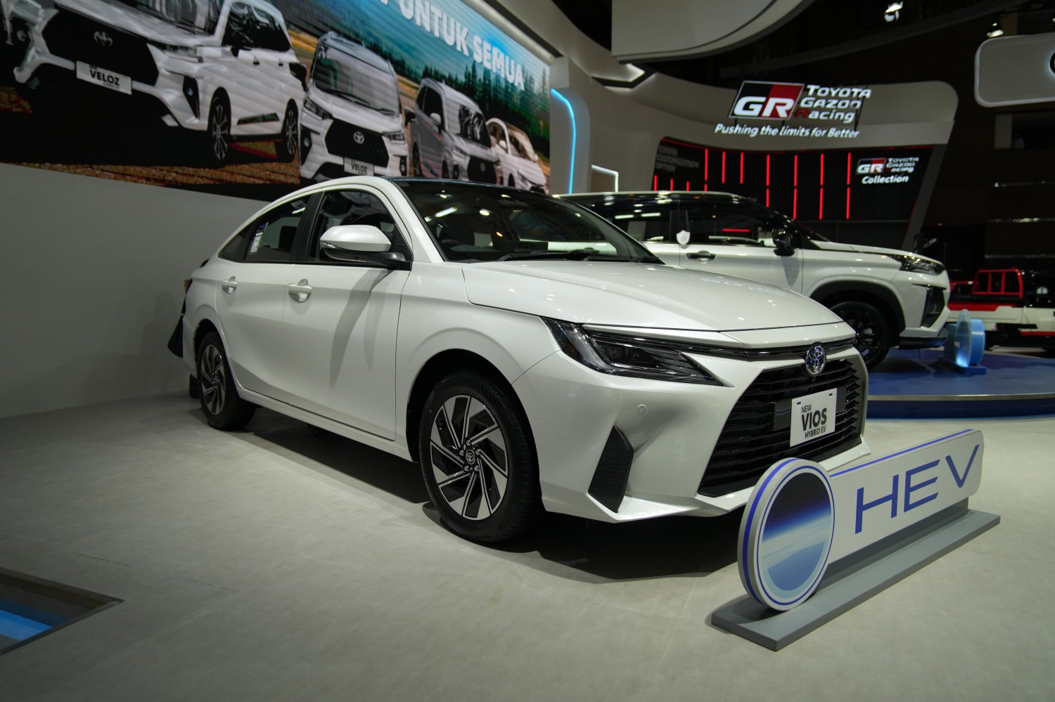 toyota vios, vios, hybrid, Toyota Vios Hybrid, Intip Detail Perbedaan Toyota Vios Hybrid Dengan Vios Mesin Bensin