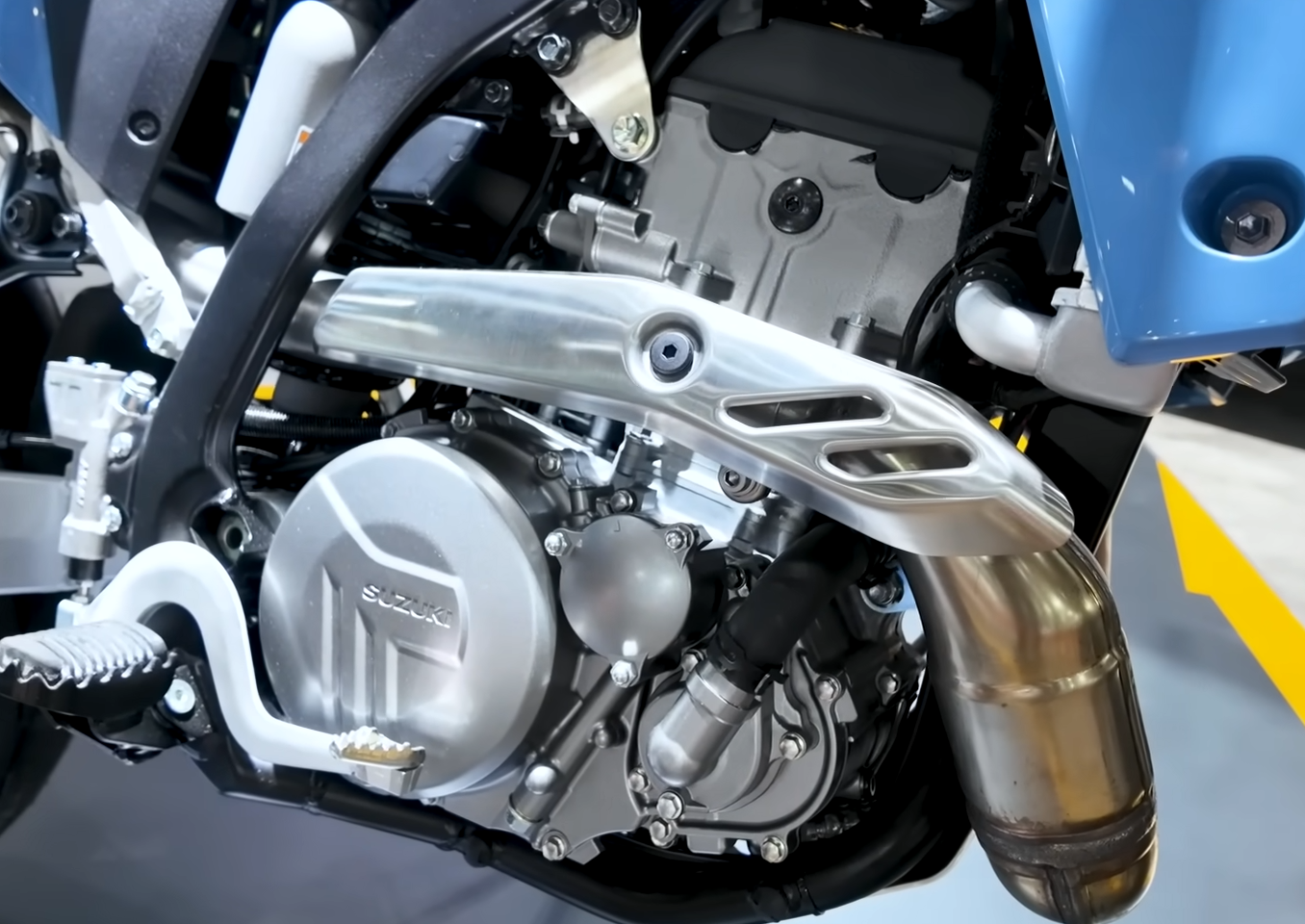iims, supermoto, DR-Z4SM, Suzuki DR-Z4SM, IIMS 2026, Tampil Perdana di IIMS 2026, Ternyata Segini Harga Suzuki DR-Z4SM