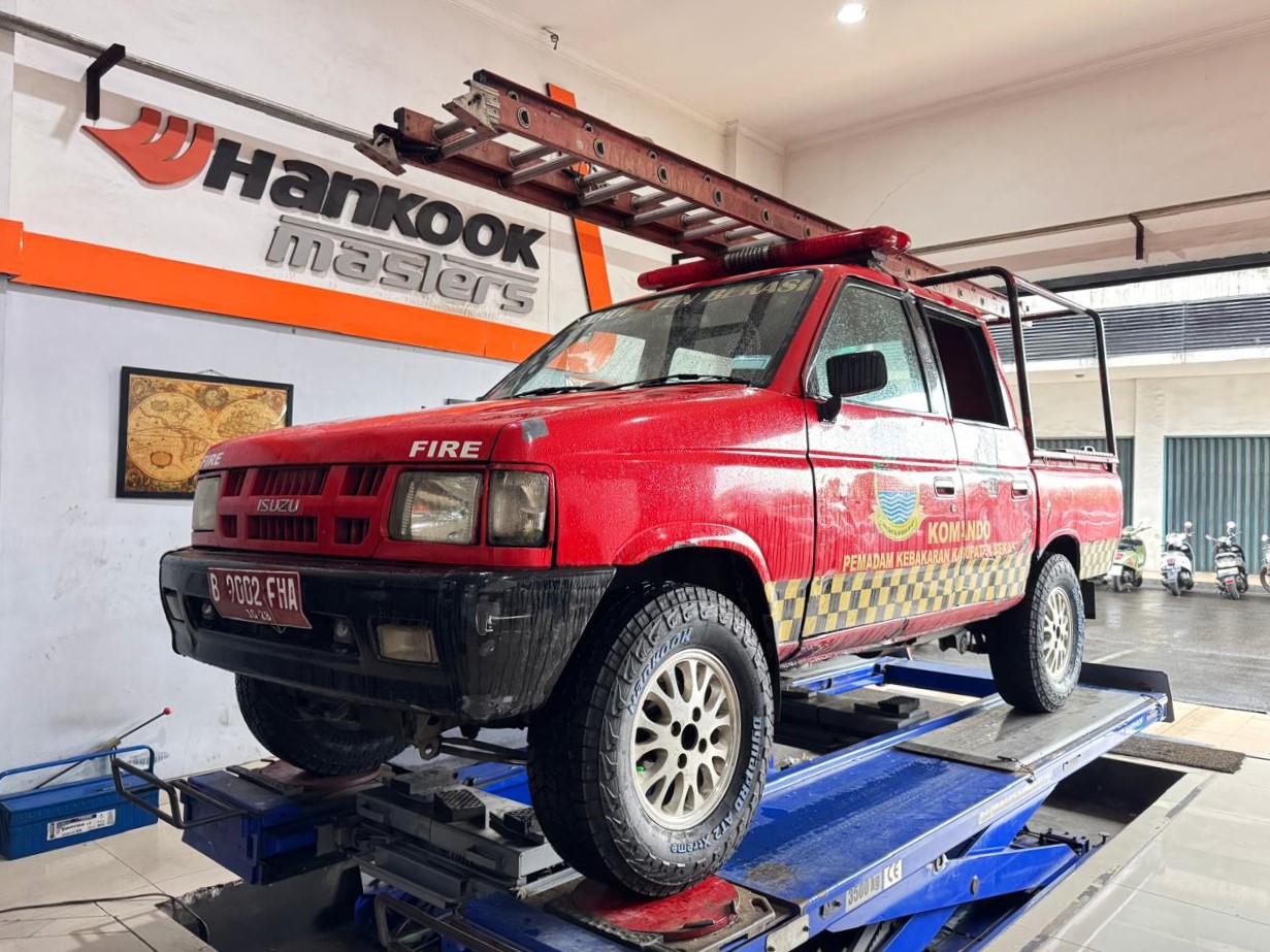 bekasi, ambulans, damkar, hankook, donasi ban, Komitmen 10 Tahun, Hankook Donasikan Ratusan Ban Untuk Ambulans Hingga Damkar Bekasi