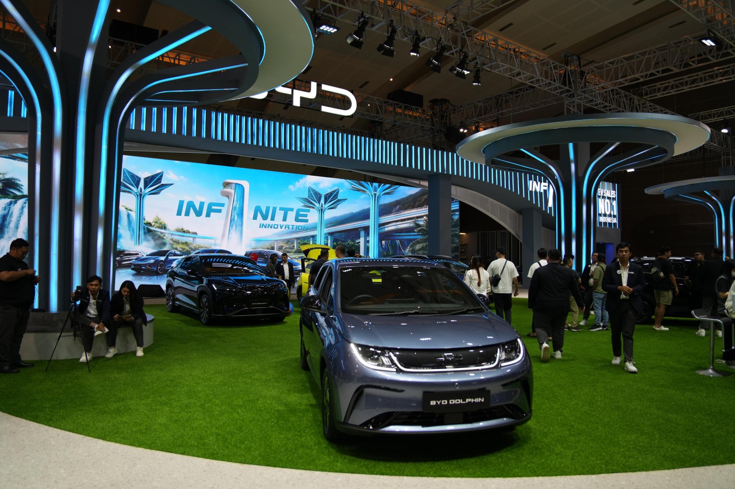 karyawan pabrik mobil, mobil listrik BYD, pabrik BYD, pengurangan karyawan byd, Bukan Karena Penjualan Loyo, Ini Alasan BYD Pangkas 100 Ribu Karyawannya