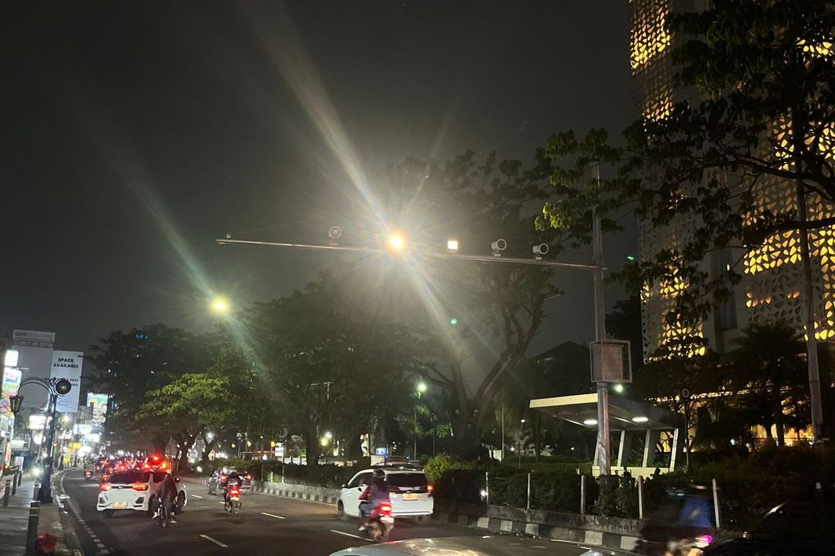 kamera tilang elektronik, kamera etle, Jalan Margonda Raya Depok, Flash Kamera Tilang, Flash ETLE Mengganggu, Polisi Nurut Warga, Kilatan Flash Kamera Tilang Elektronik di Margonda Raya Dimatikan