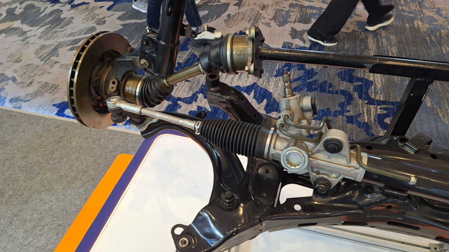 kaki-kaki mobil, bengkel kaki-kaki mobil, rack end, Sering Dilakukan Perempuan, Ternyata Putar Setir Seperti Ini Bikin Kaki Mobil Cepat Rusak
