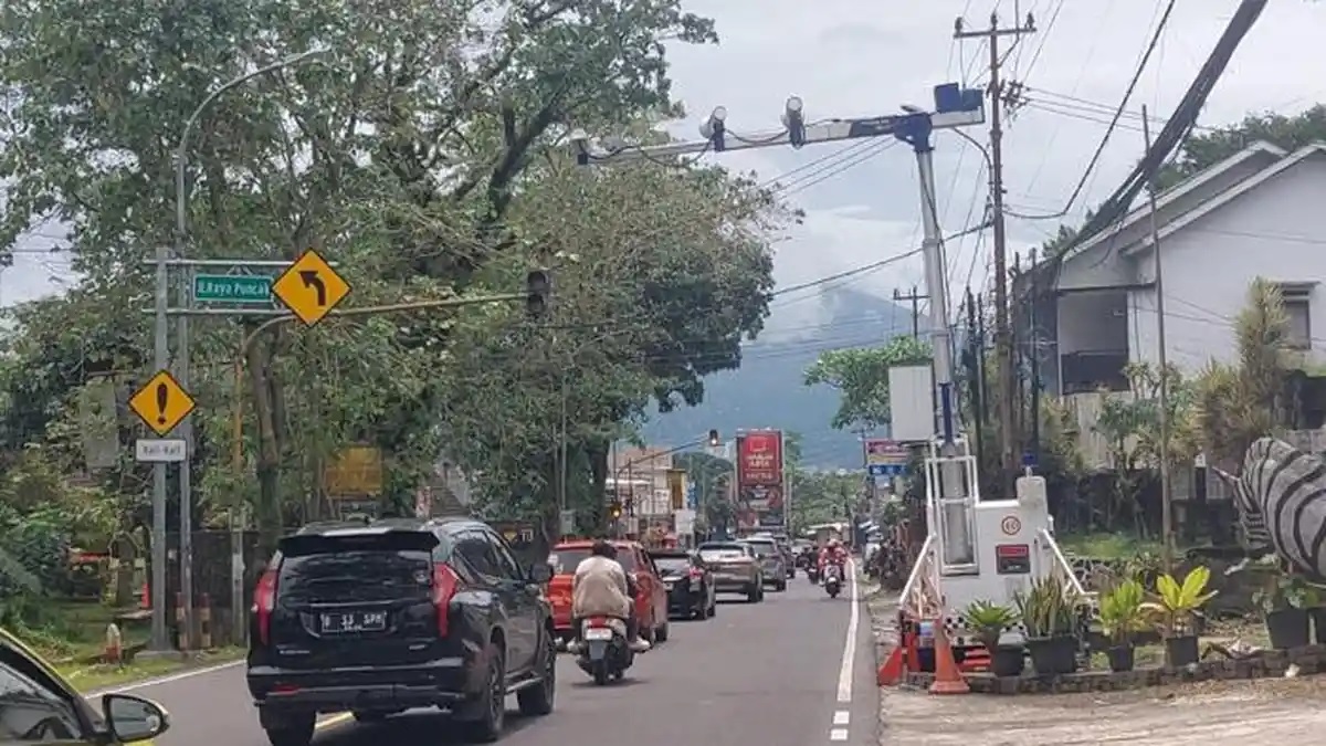 kamera etle, jalur puncak bogor, operasi ketupat 2026, Jalur Puncak Bogor Kini Diawasi Jelang Lebaran, Flash ETLE Menyala Tanpa Henti