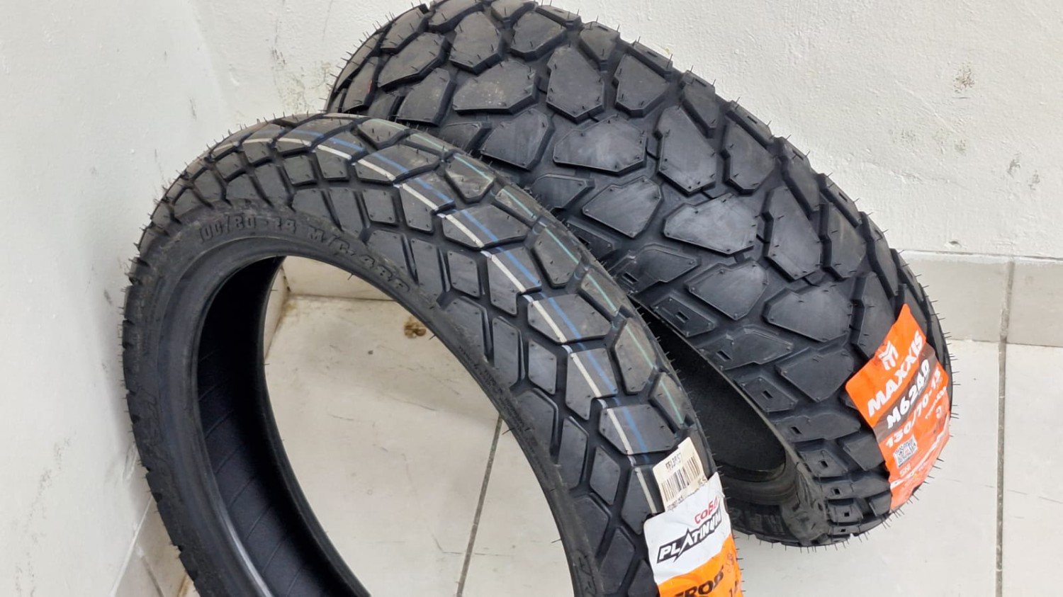 honda, ban motor, Honda ADV160, Pas Dengan Style Honda ADV160, Ini Pilihan Ban Dengan Kembangan Kotak-kotak