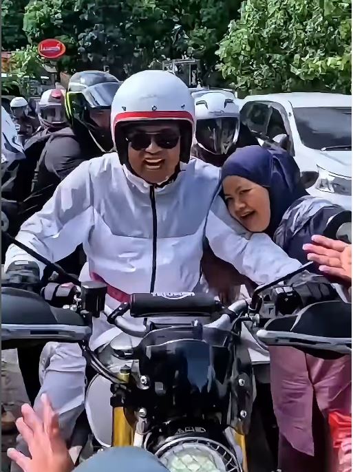 dedi mulyadi, Pajak kendaraan Jabar, Diskon Pajak Jabar, Stop Bayar Pajak Kendaraan, Pajak Jateng Naik, Jateng Bergejolak, Dedi Mulyadi Informasikan Tarif Pajak Kendaraan di Jawa Barat Begini
