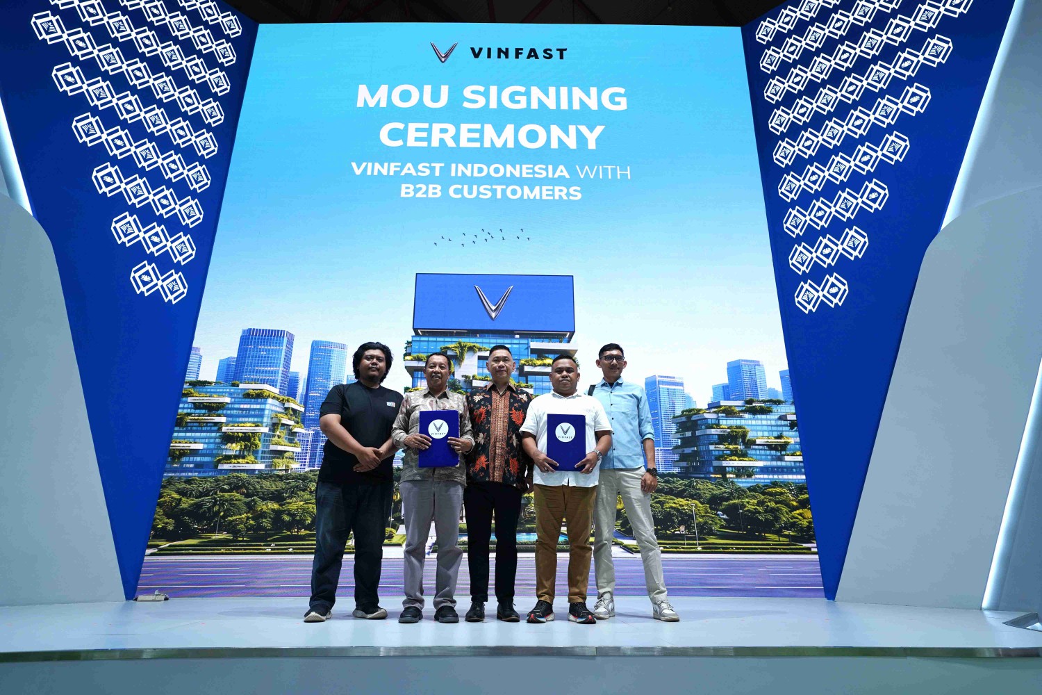 VinFast Limo Green, PT Sentrik Persada Nusantara, MPV Listrik Tujuh Penumpang, Riline Velocity Express, MPV Listrik 7 Penumpang, Langsung Cuan, Dua Perusahaan Ini Minta Disediakan 400 Unit VinFast Limo Green