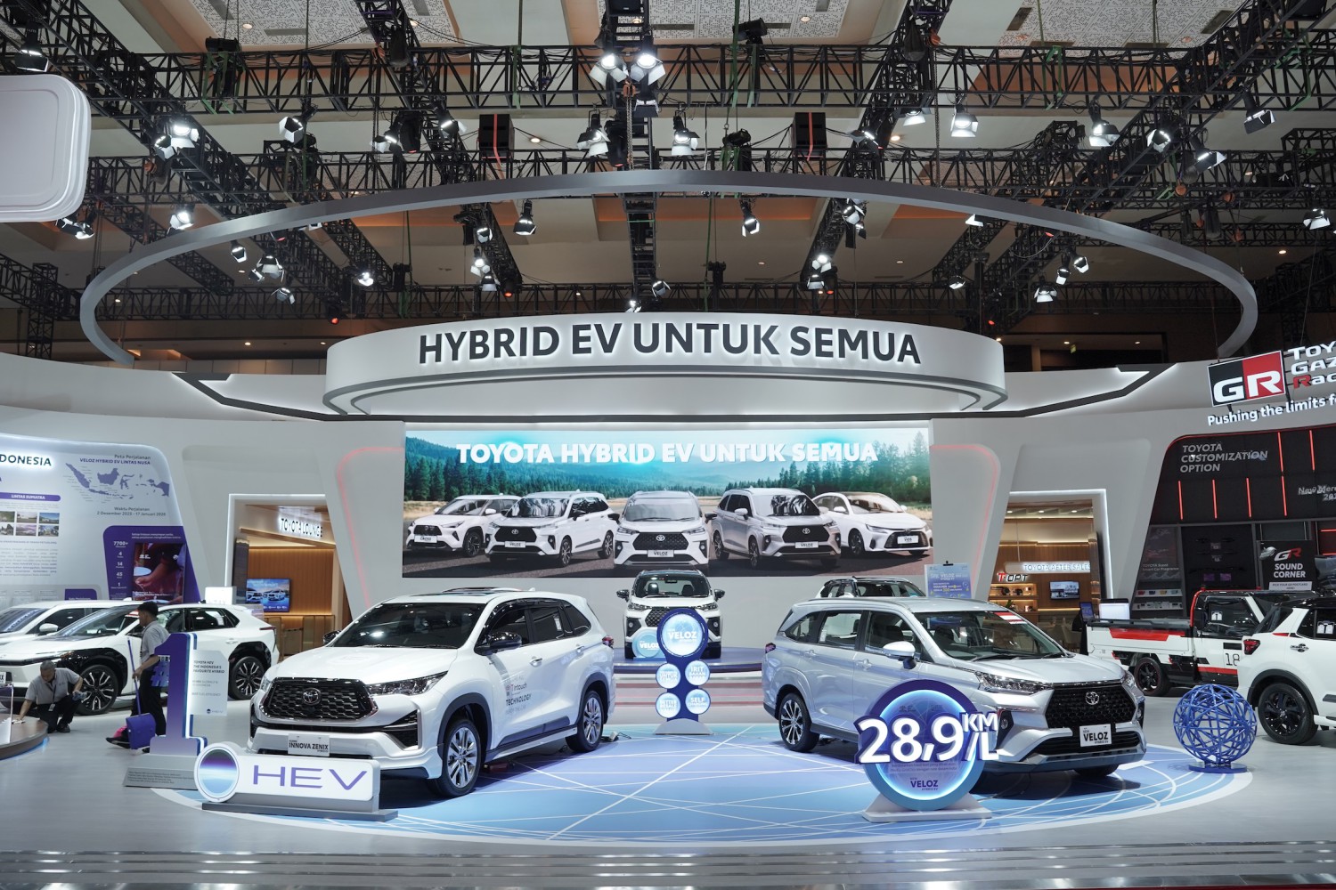 penjualan toyota, PT Toyota Astra Motor (TAM), Toyota Veloz Hybrid, Toyota Innova Zenix Hybrid, IIMS 2026, Jadi Tulang Punggung Baru, Zenix Hybrid dan Veloz Hybrid Terlaris di IIMS 2026