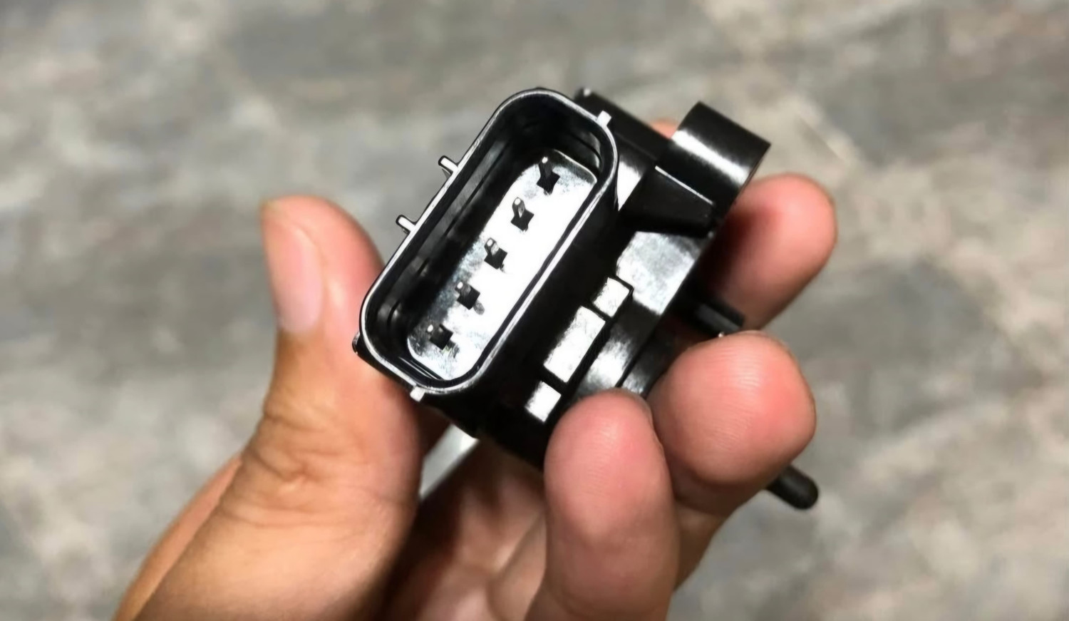 mobil, efisiensi, mesin, akselerasi, Throttle Position Sensor (TPS), Throttle, Peran Sensor TPS di Throttle Body, Pengaruhnya ke Pembakaran