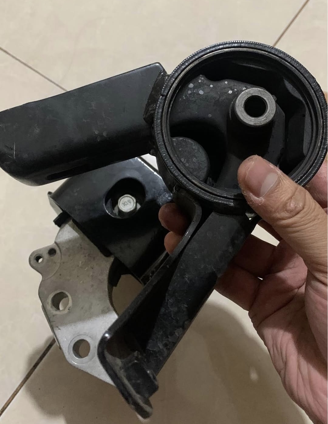 mobil, engine, idle, mounting, getaran, Getaran Mobil Saat Idle Tidak Selalu dari Mesin, Ini Penyebab Lainnya