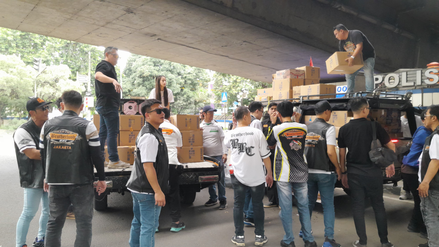 komunitas, takjil, Brotherhood Bikers Community, Ultah ke-13 Enggak Cuma Konvoi, Komunitas BBC Tebar 5.000 Takjil di Lampu Merah Tomang
