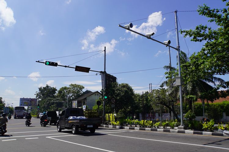 Intelligent Traffic Control System, Lampu Merah AI, Lampu Merah ITCS, Lampu Merah Jakarta, ITCS Jakarta, Punya Teknologi Mirip Dukun, Ada 115 Lampu Merah Sakti Terpasang di Jakarta