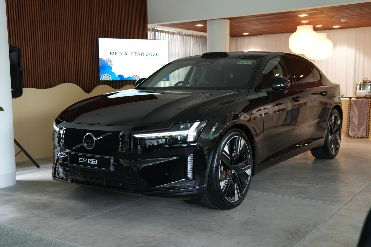 volvo, mobil listrik, Volvo Cars indonesia, Volvo ES90, Harganya Rp 2,1 Miliar, Ini Dia Mobil Listrik Baru Volvo ES90