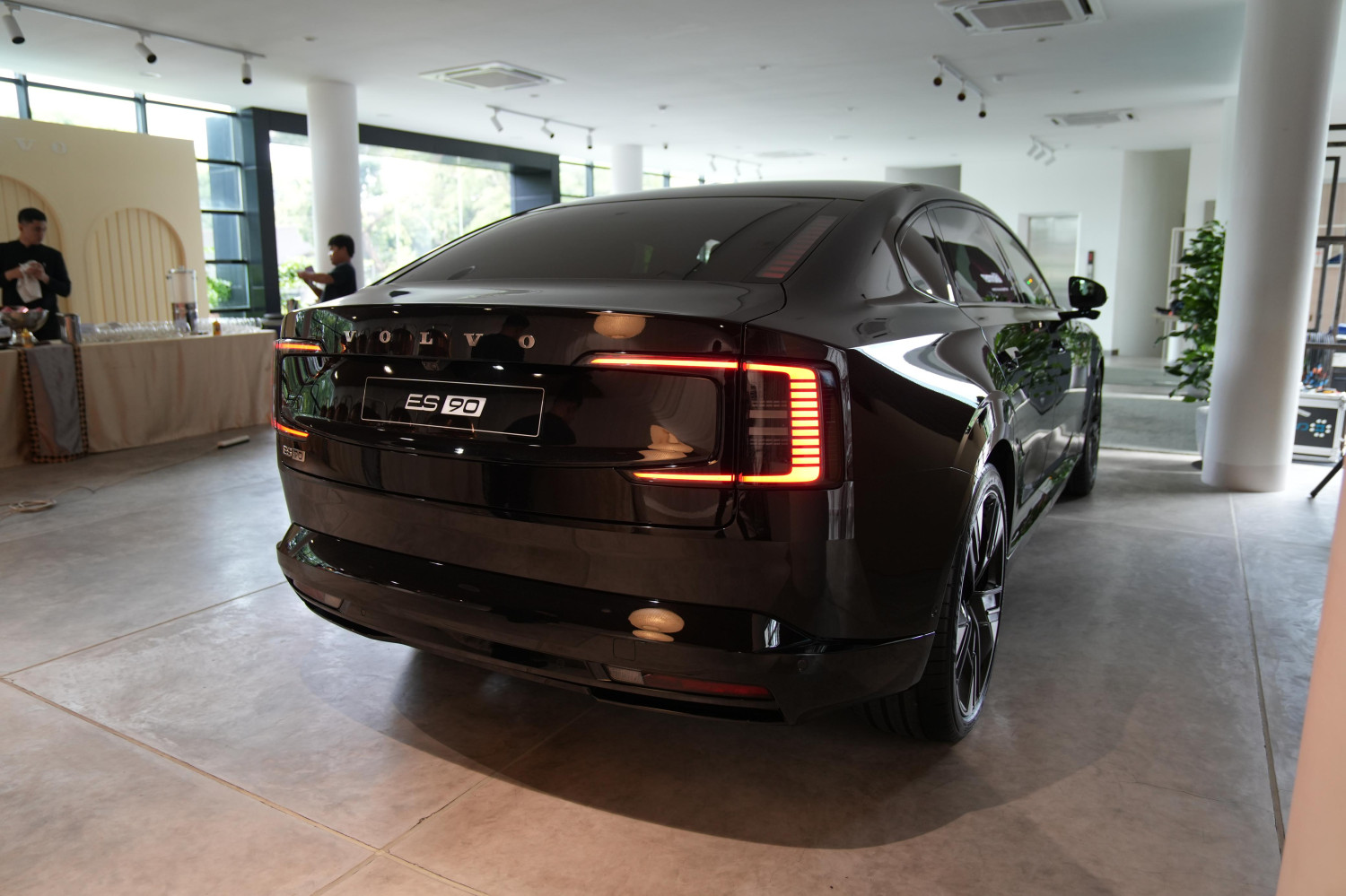 volvo, mobil listrik, Volvo Cars indonesia, Volvo ES90, Harganya Rp 2,1 Miliar, Ini Dia Mobil Listrik Baru Volvo ES90