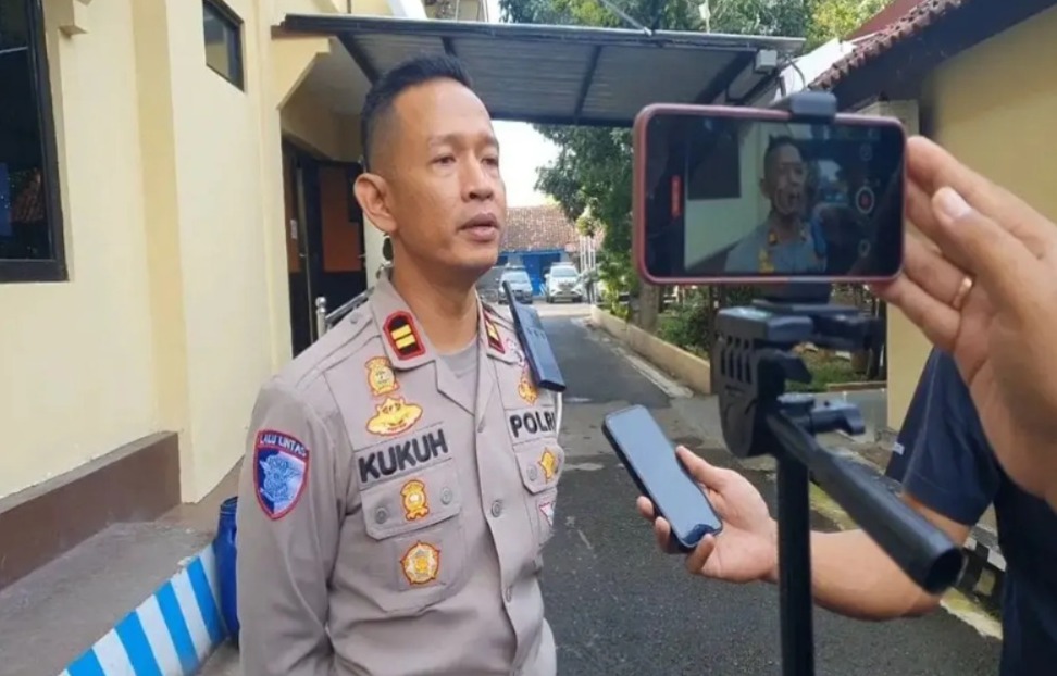 mudik lebaran, Polres Sragen, SPKLU, Mbak Dewi, Layanan Mbak Dewi Penolong  Mobil EV yang Kehabisan Daya Listrik