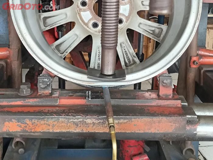servis pelek mobil, pelek mobil peang, las pelek mobil, Biaya Servis Pelek, Tambah Daging Pelek, Biaya Servis Pelek Mobil Peang, Retak Sampai Tambah Daging, Ongkos Termurah Segini