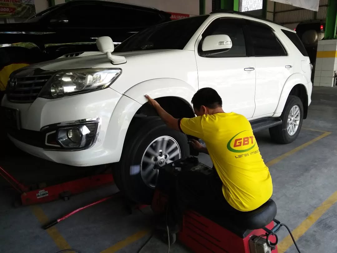 power steering, mobil bekas, power steering mobil, servis power steering, cara menyelaraskan roda mobil, Begini Cara Menyelaraskan Roda Mobil Bekas Setelah Servis Power Steering