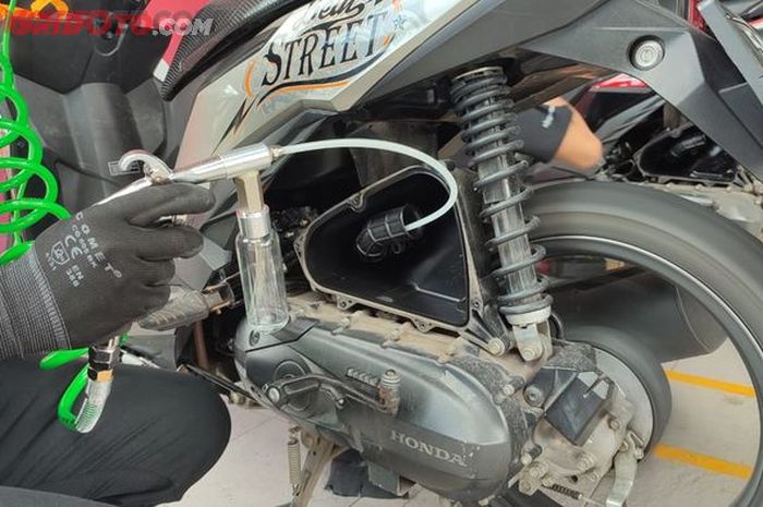 throttle body, Servis TB, Bengkel KIA, Bukan Disemprot dari Box Filter, Ini Cara Ampuh Bersihkan Throttle Body Motor