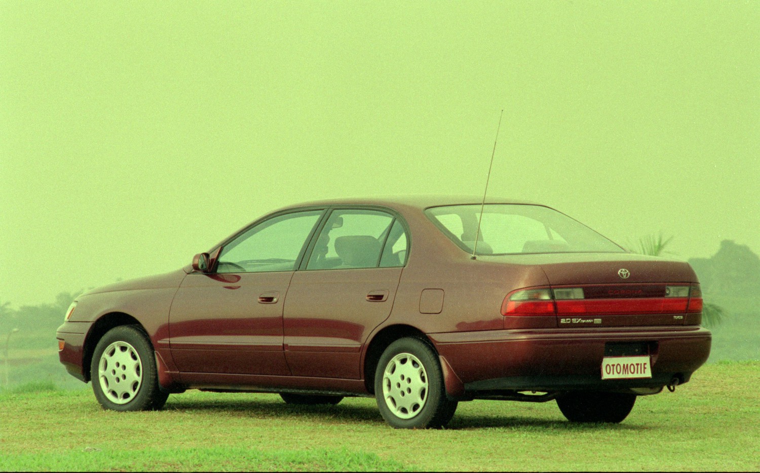 Indonesia, sedan, 90an, toyota corona absolute, Segini Harga Toyota Corona Absolute Pas Pertama Dijual di Indonesia