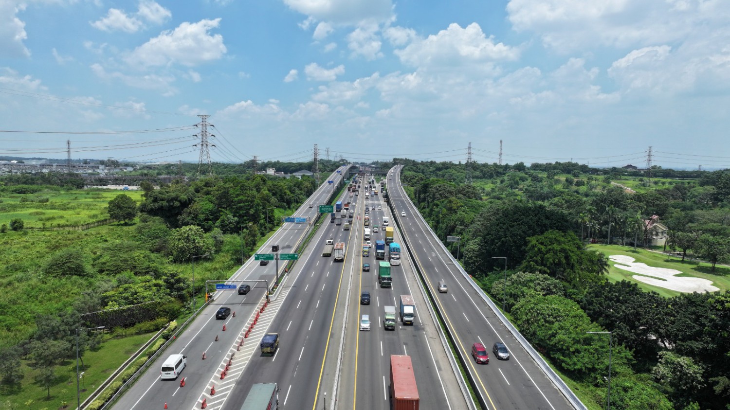 idul fitri, lebaran, tol MBZ, Belum Puncak Mudik, Tapi Jalan Layang MBZ Sudah Mulai Ramai Kendaraan H-9 Lebaran