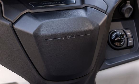airbag, yamaha, skutik, fitur keselamatan, Yamaha Tricity 300, Fitur Keselamatannya Mirip Mobil, Yamaha Luncurkan Versi Terbaru Skutik Tricity 300