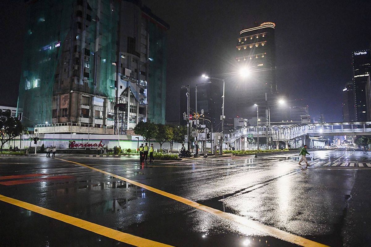 jalan mh thamrin, jalan jenderal sudirman jakarta, Car Free Night Jakarta, penutupan jalan jakarta, Malam Takbiran Jakarta, Maaf Mengganggu, Jalan Sudirman-Thamrin Jakarta Steril Dari Motor dan Mobil di Malam Takbiran
