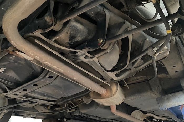 mobil, rusak, bunyi, getar, knalpot, Katalis, Dudukan Knalpot Mobil Rusak Bisa Picu Bunyi Getaran Hingga Kabin