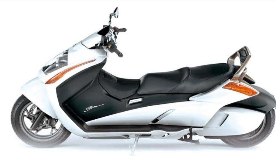 suzuki, skutik, xmax, Suzuki Gemma 250, Skutik Lawas Suzuki Ini Performanya Beda Tipis dari XMAX, Tampil Anti Mainstream Mirip Jetski